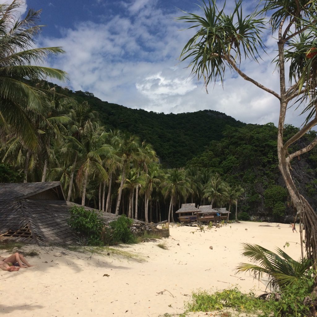 El Nido Day 1 - Tour A: Islands, Beaches and Lagoons El Nido Day 1 - Tour A: Islands, Beaches and Lagoons