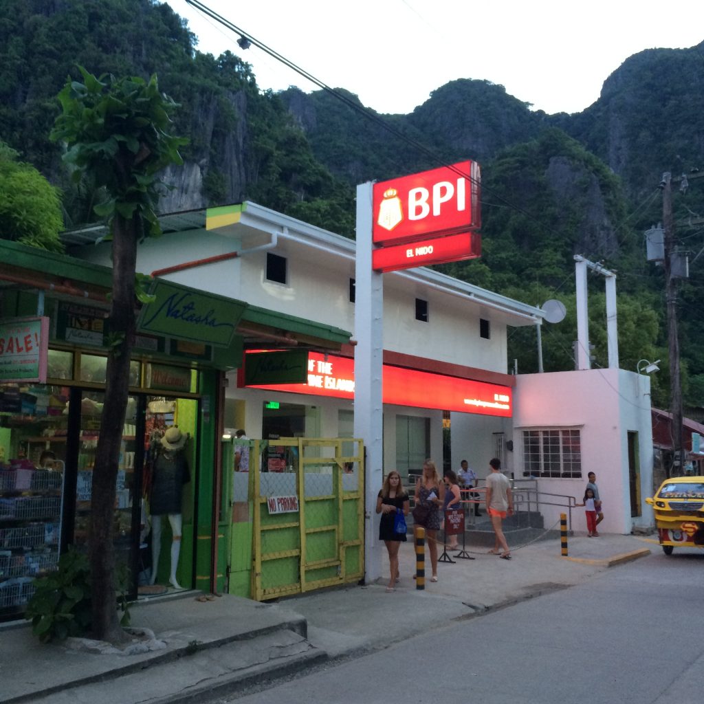 Palawan: El Nido-Puerto Princesa (Travel Guide) Palawan: El Nido-Puerto Princesa (Travel Guide)