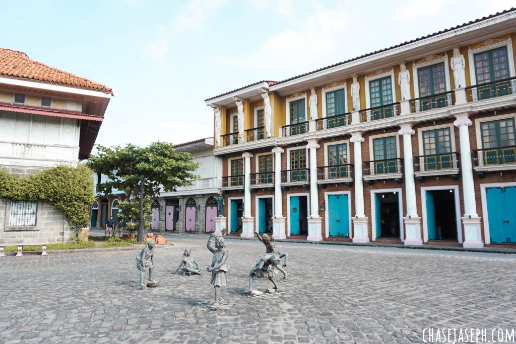 Las Casas Filipinas de Acuzar - Travel Back in Time (Travel Guide)