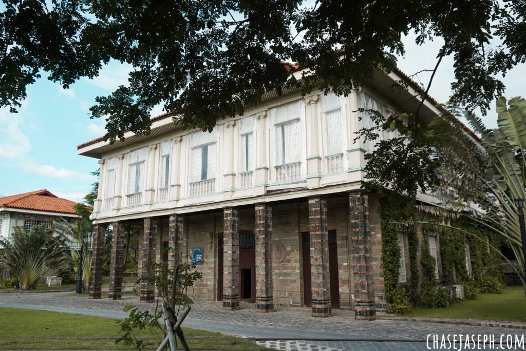 Las Casas Filipinas de Acuzar - Travel Back in Time (Travel Guide)