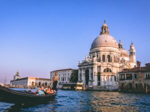Italy Guides and Itinerary. Photo by Chait Goli.